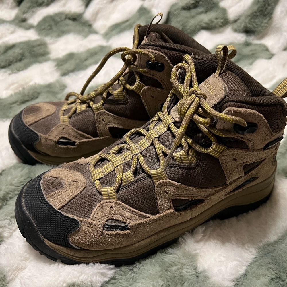 Women’s Columbia Outdoor Hiking Boots - Brown and Black